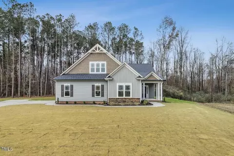 90 Blackberry Ln, Benson, NC 27504
