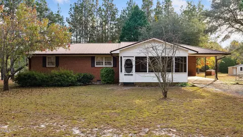 825 Quewhiffle Rd, Aberdeen, NC 28315