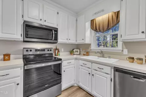Kitchen - 328 Indigo Pl, Garner, NC 27529 photo 2 of 4