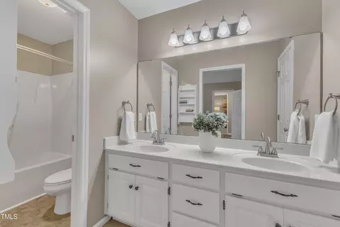 Bath - 328 Indigo Pl, Garner, NC 27529 photo 2 of 3
