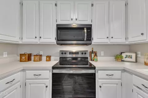 Kitchen - 328 Indigo Pl, Garner, NC 27529 photo 4 of 4