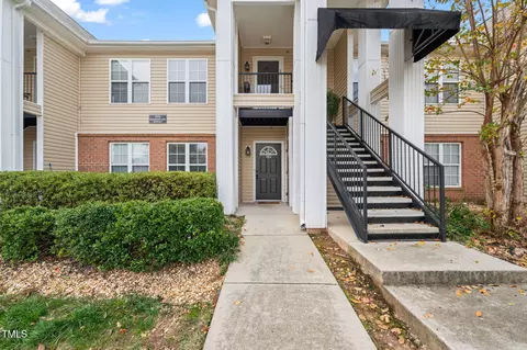 2510 Huntscroft Ln #102, Raleigh, NC 27617