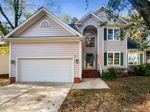104 Longbridge Dr, Cary, NC 27518