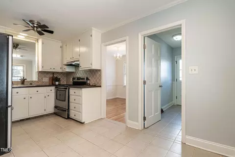 Entry Way - 309 E Millbrook Road Rd, Raleigh, NC 27609 photo 2 of 3