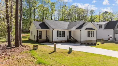 132 Prairie Dog Dr, Louisburg, NC 27549
