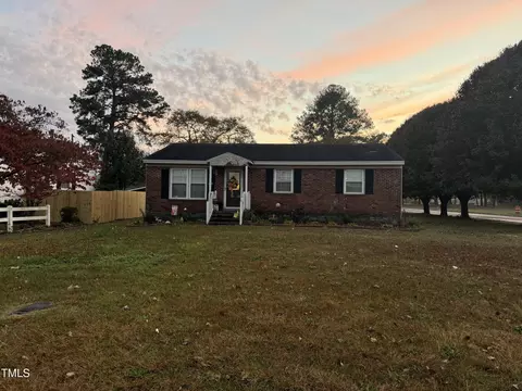 500 E Harnett St, Benson, NC 27504