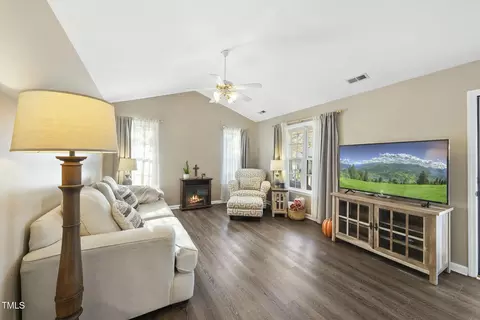 Living - 513 Flaherty Ave, Wake Forest, NC 27587 photo 1 of 1