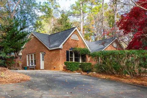 402 Berryhill Dr, Carrboro, NC 27510