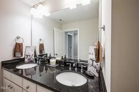 Bath - 407 Eagle Ct, Henderson, NC 27536 photo 4 of 4