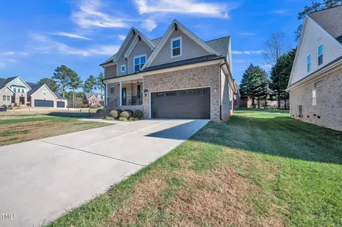 Exterior - 407 Eagle Ct, Henderson, NC 27536 photo 2 of 4