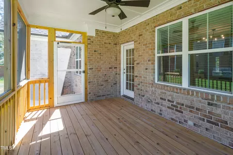 Exterior - 407 Eagle Ct, Henderson, NC 27536 photo 3 of 4