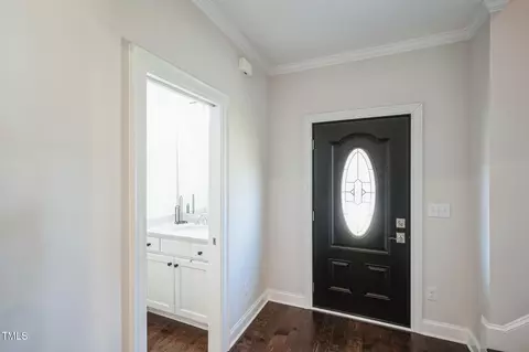 Entry Way - 407 Eagle Ct, Henderson, NC 27536 photo 1 of 4