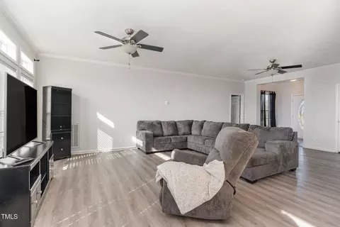 841 Crows Foot Rd, Mount Olive, NC 28365 photo 6