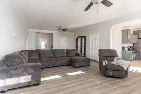 841 Crows Foot Rd, Mount Olive, NC 28365 photo 5