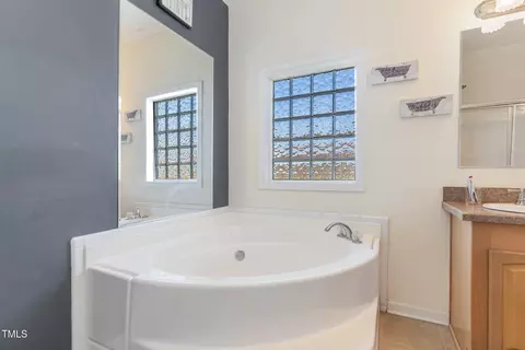841 Crows Foot Rd, Mount Olive, NC 28365 photo 15