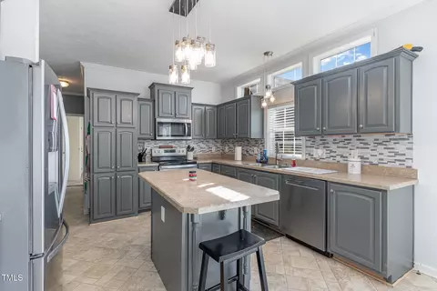 841 Crows Foot Rd, Mount Olive, NC 28365 photo 9