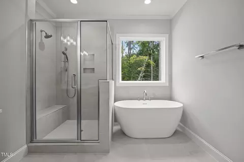 Bath - 2625 Silver Gate Ct, Wake Forest, NC 27587 photo 2 of 4