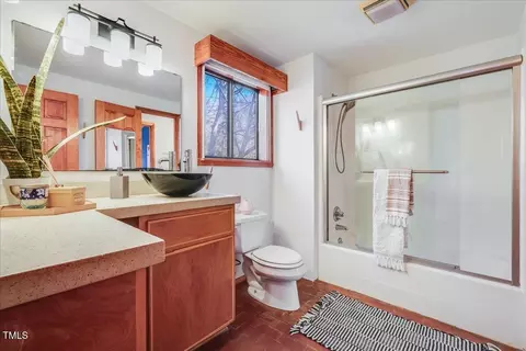 Bath - 1503 Valley Run, Durham, NC 27707 photo 6 of 8