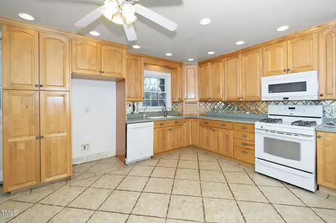 908 Ruby St, Durham, NC 27704 photo 13