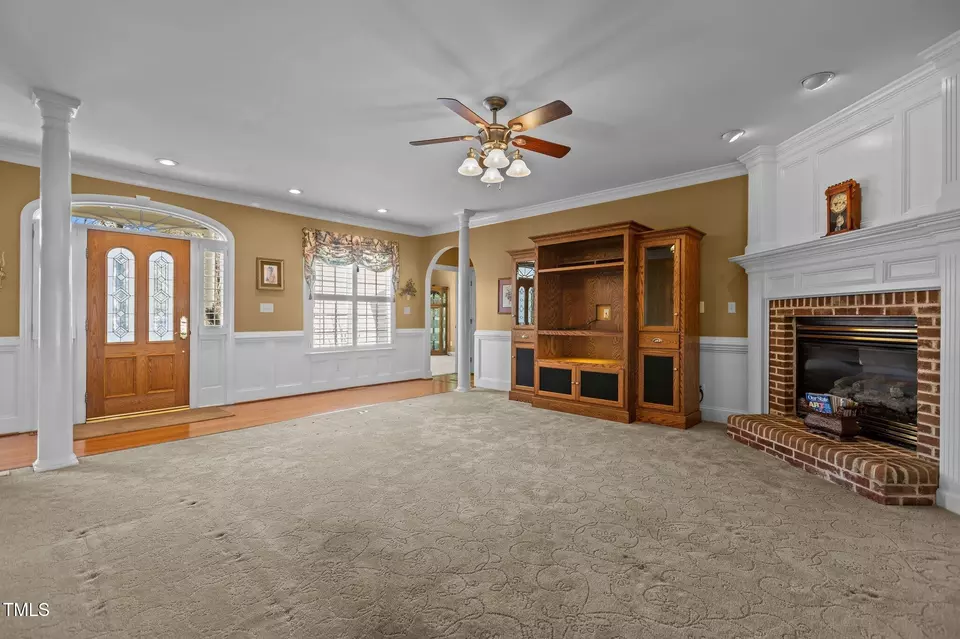 Living - 319 Fox Hollow Dr, Clayton, NC 27527 photo 4 of 4