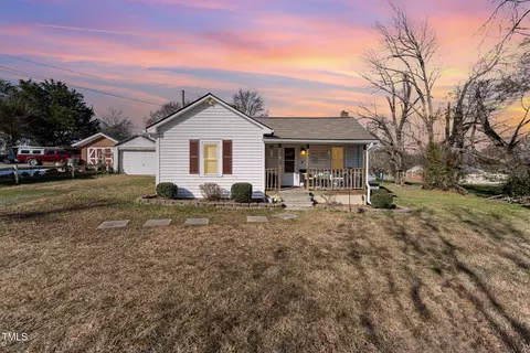 1310 Apple St, Burlington, NC 27217