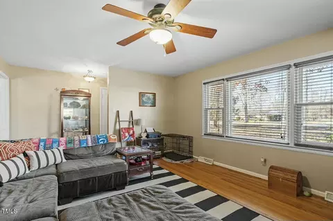 400 Crestview Dr, Durham, NC 27712 photo 7