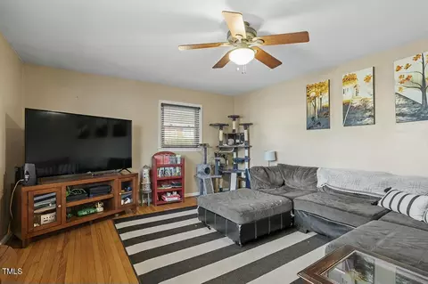 400 Crestview Dr, Durham, NC 27712 photo 5