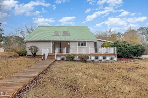 104 Crepe Myrtle Ln, Dunn, NC 28334