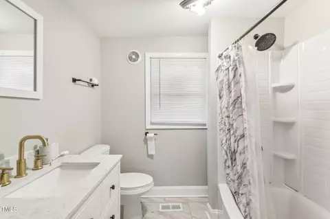 Bath - 4022 Neal Rd, Durham, NC 27705 photo 1 of 2