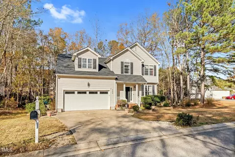 900 Creek Haven Dr, Holly Springs, NC 27540