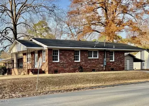 414 Sampson St, Clinton, NC 28328