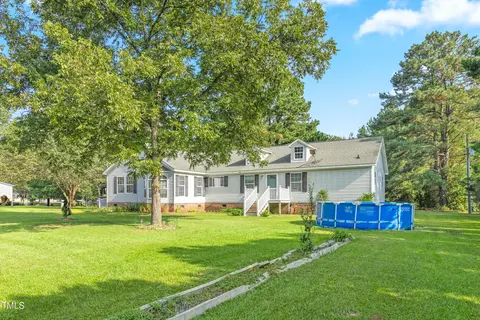 160 E Forest Oaks Dr, Sanford, NC 27330
