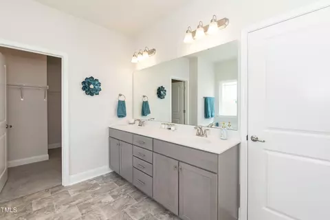 Bath - 596 Ravensworth Dr, Garner, NC 27529 photo 2 of 5