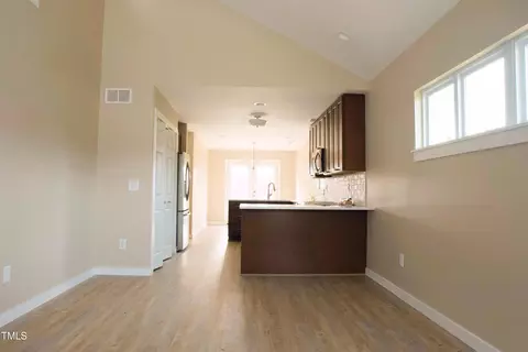 654 Staley St, Burlington, NC 27217 photo 2