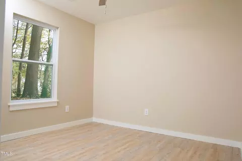 654 Staley St, Burlington, NC 27217 photo 9