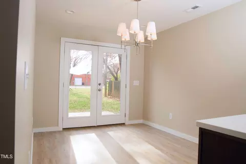 654 Staley St, Burlington, NC 27217 photo 6