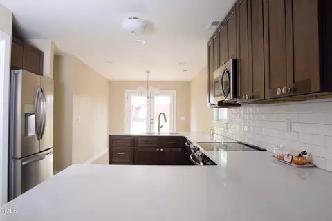 654 Staley St, Burlington, NC 27217 photo 5
