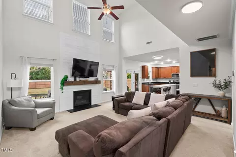 125 Windrush Ln, Durham, NC 27703 photo 2