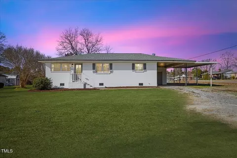 207 Cloverdale Dr, Smithfield, NC 27577