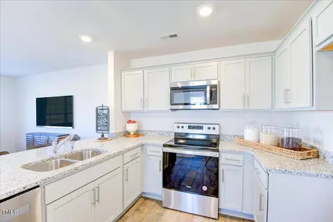 137 Holton St, Smithfield, NC 27577 photo 4