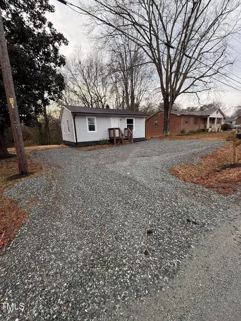 1118 Jackson St, Burlington, NC 27217