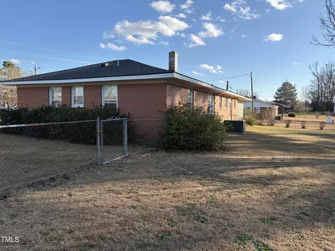 202 S 18th St, Erwin, NC 28339 photo 4