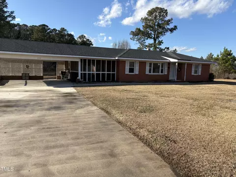 202 S 18th St, Erwin, NC 28339 photo 2