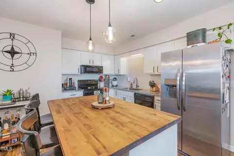Kitchen - 415 Melbourne St, Durham, NC 27703 photo 3 of 3