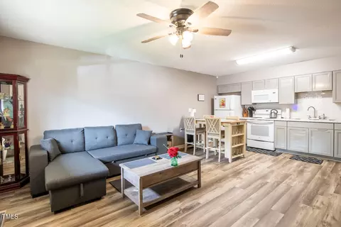 130 S Estes Dr #A8, Chapel Hill, NC 27514