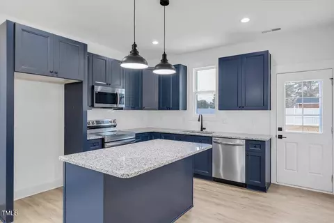 206 3rd St, Erwin, NC 28339 photo 5