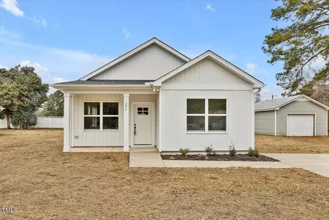 206 3rd St, Erwin, NC 28339 photo 2