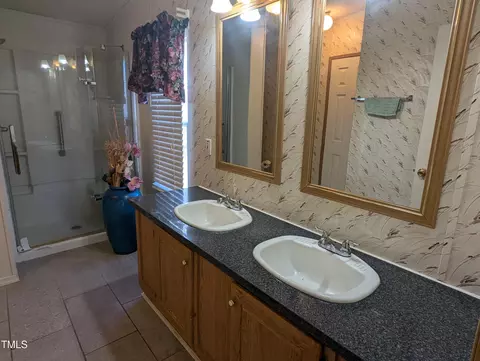 Bath - 931 Claiborne Cir, Skipwith, VA 23968 photo 1 of 1