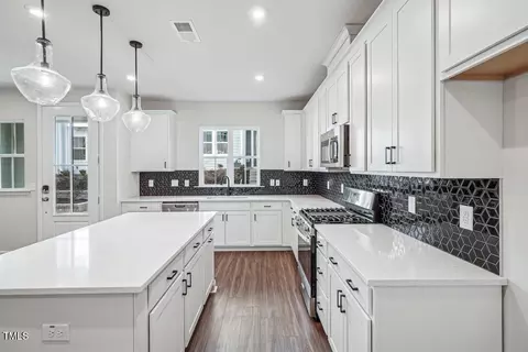 602 Hillfarm Dr, Wake Forest, NC 27587