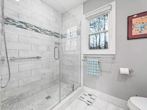 Bath - 1 Pointe View Ct, Durham, NC 27713 photo 6 of 6